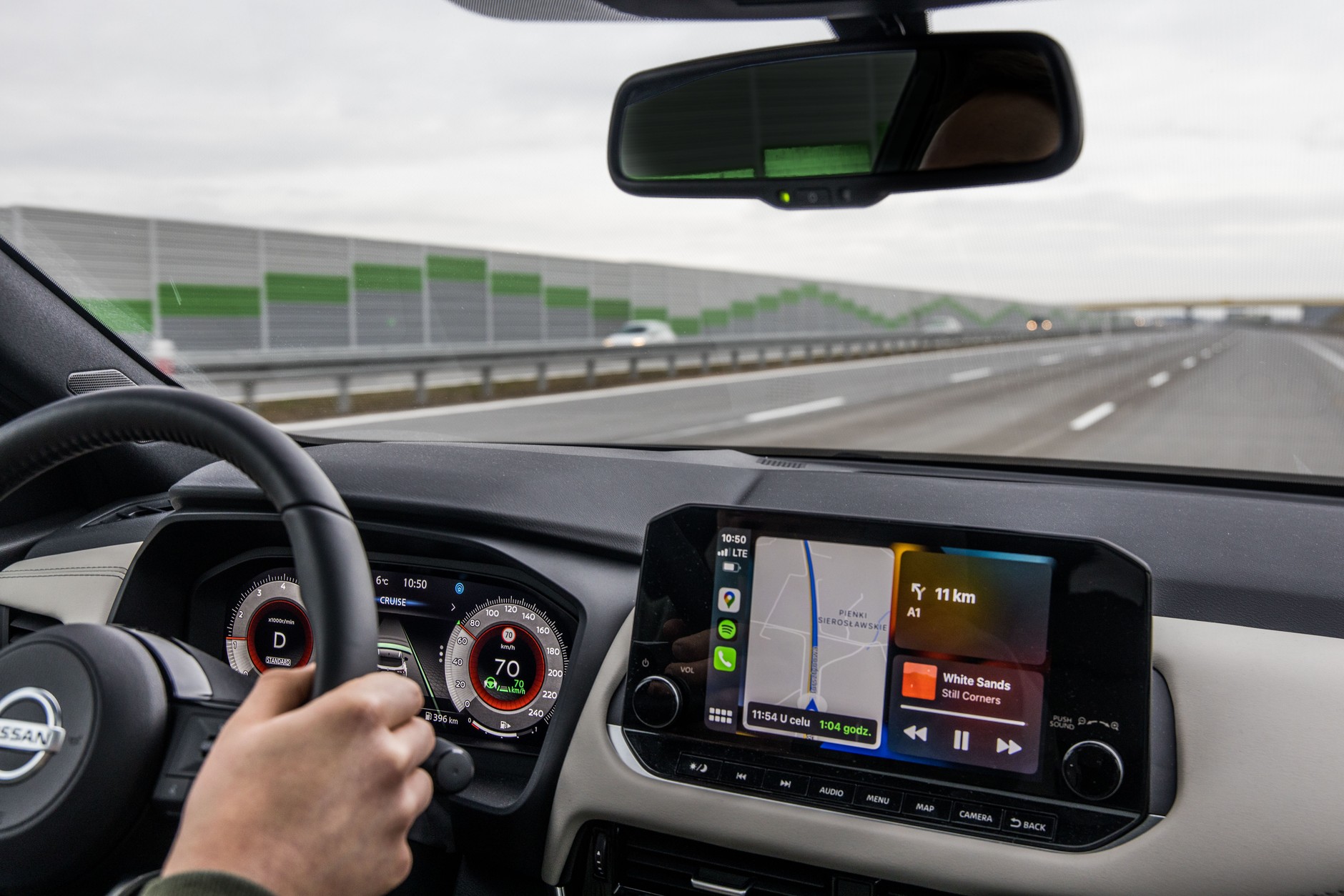 Świetna widoczność i nowa pusta droga z trzema pasami? Trudno, limit to 70 km/h