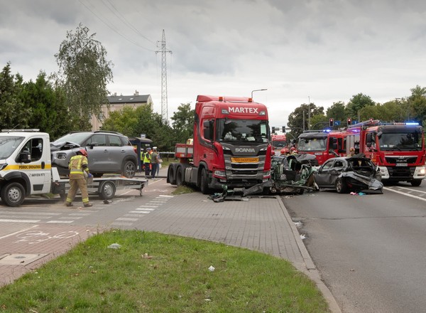 Karambol w Bydgoszczy. Kierowca ciężarówki ma usprawiedliwienie
