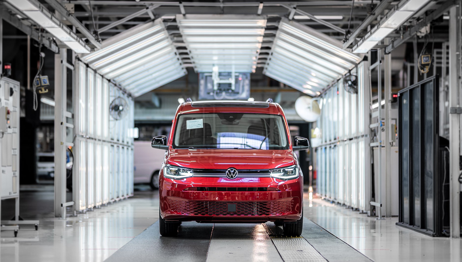 Volkswagen ma również fabrykę w Polsce, choć nie ma planów jej zamykania. W Polsce powstają m.in. Caddy