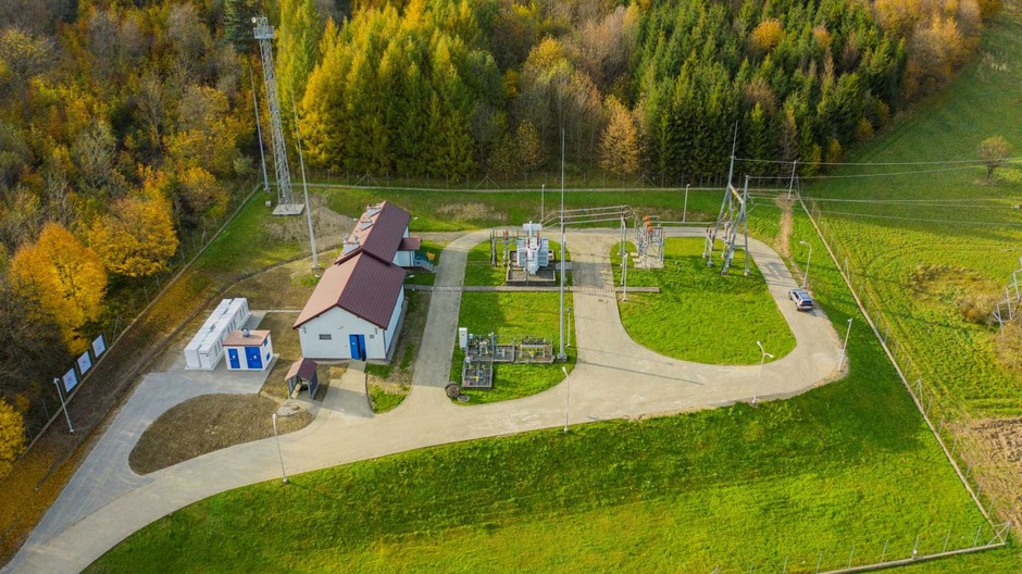 Magazyn energii PGE Rzepedź z modułami Tesli