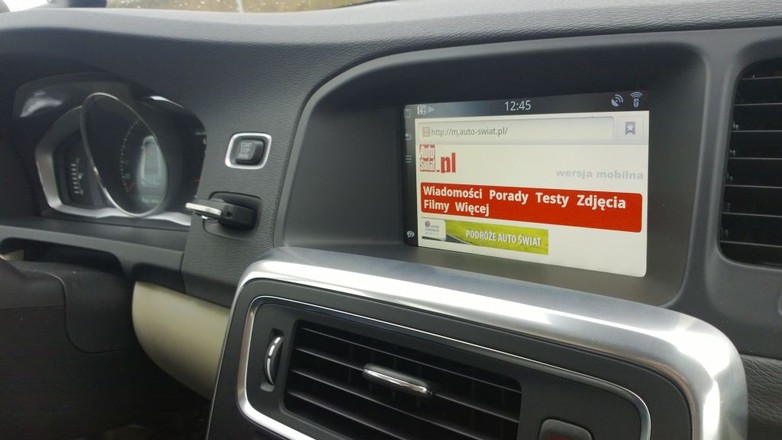 Strona internetowa auto-swiat.pl od razu ładowana jest w wersji mobilnej. Na szczęście można przełączyć się na pełną wersję naszego serwisu.