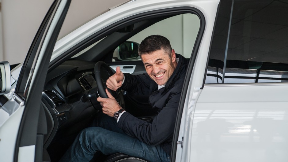 Krzysztof Hołowczyc odebrał kluczyki do Volvo XC90