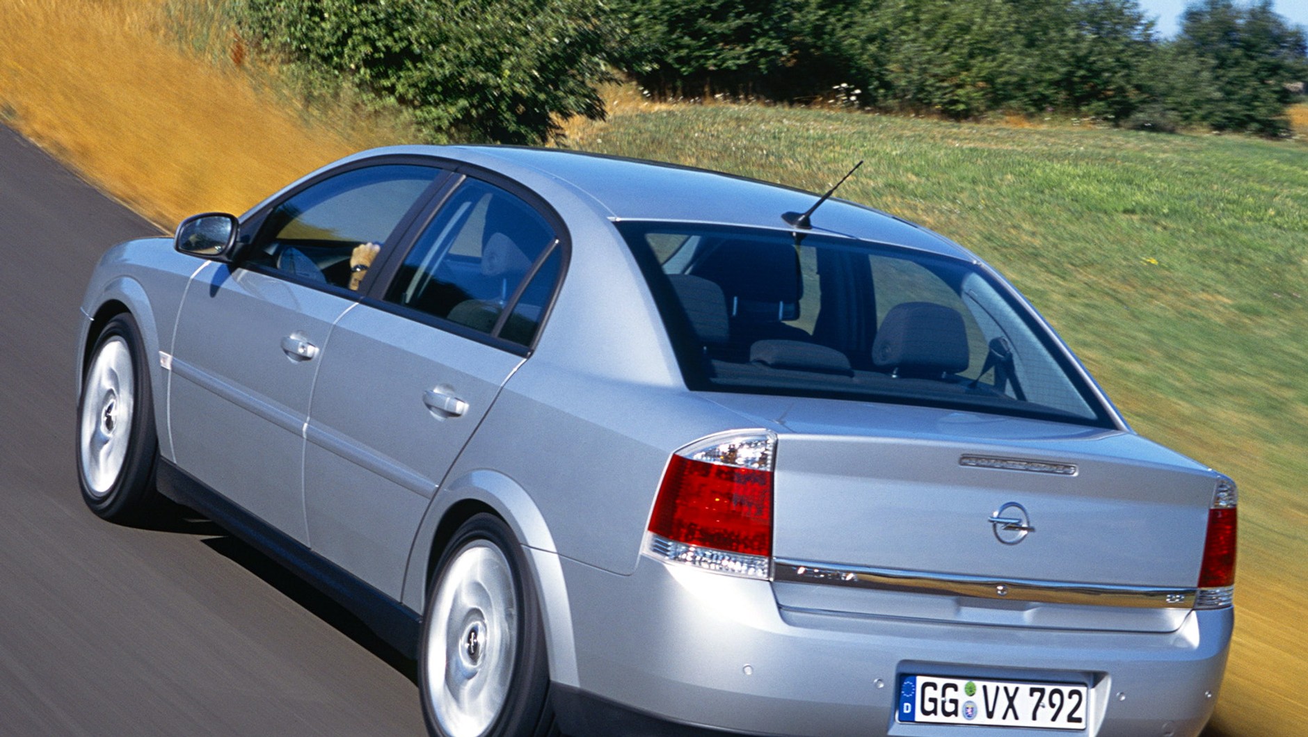 W sedanie kufer mieści 500 litrów