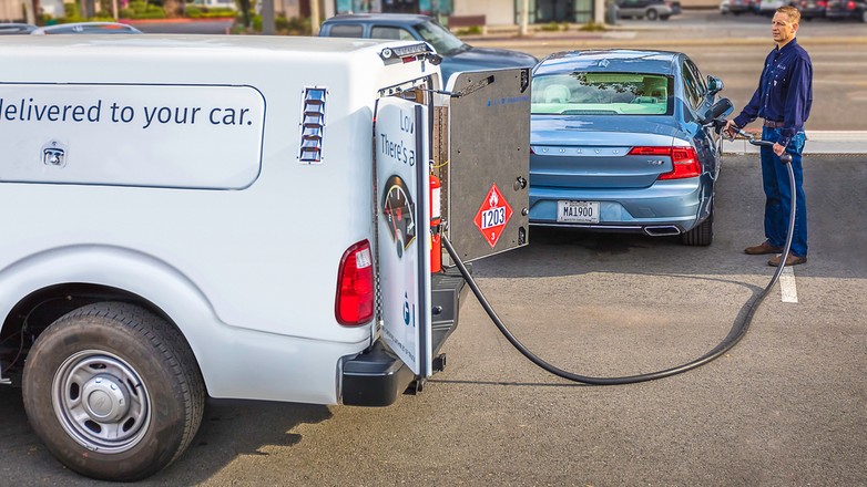 Volvo - Concierge z usługa zamówienia tankowania samochodu