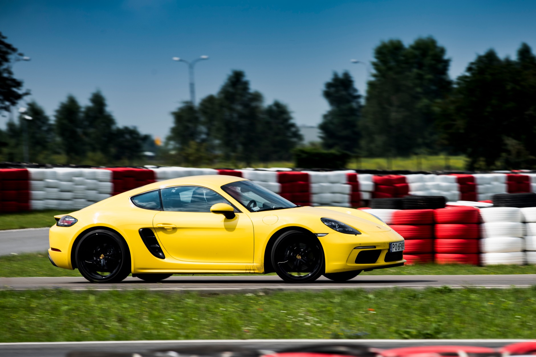 Jaguar F-Type i Porsche 718 Cayman