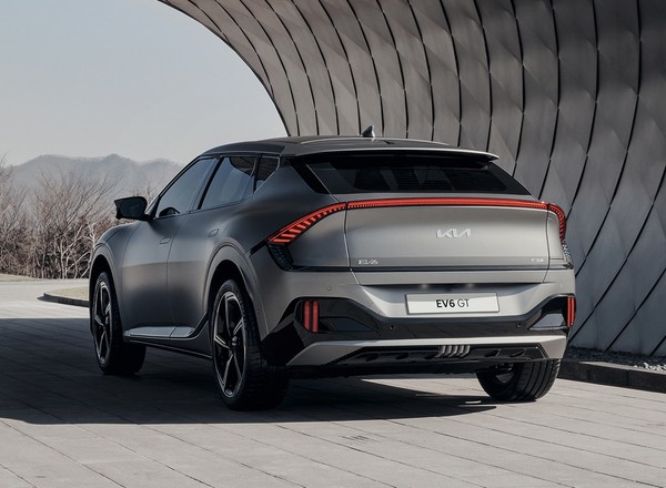 Nowa Kia EV6 – imponuje osiągami i czasem ładowania