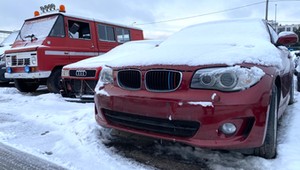 Żuk, Cadillac, BMW i wiele innych. Porzucone w Krakowie auta szukają nowych domów