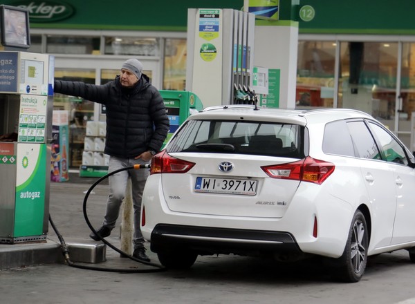 Zamontowałem gaz w swojej hybrydzie. Za przejechanie 100 km płacę tylko 21 zł