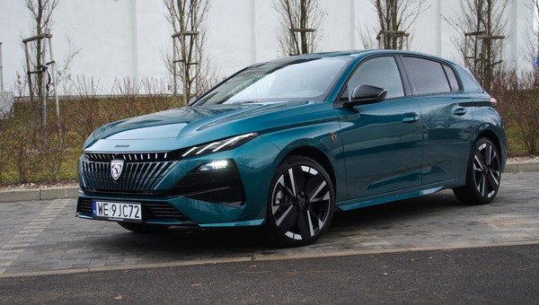 Peugeot 308 1.2 Hybrid 145 KM