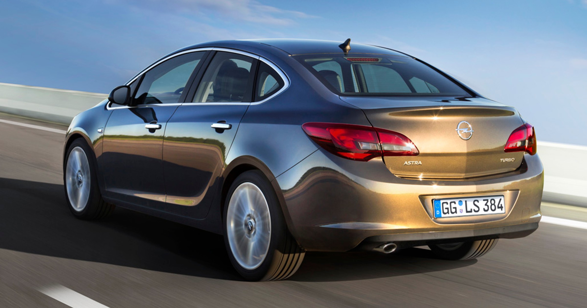 Nowy Opel Astra Sedan: ceny i wyposażenie