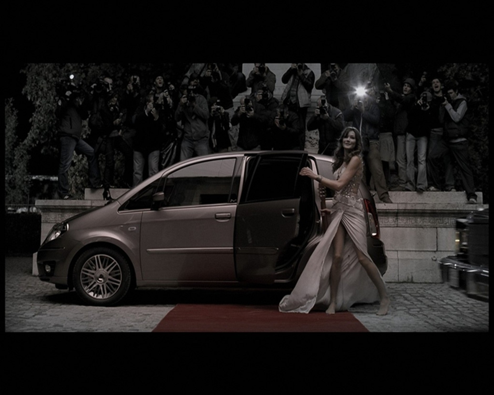 Lancia przyciąga zjawiskowe kobiety