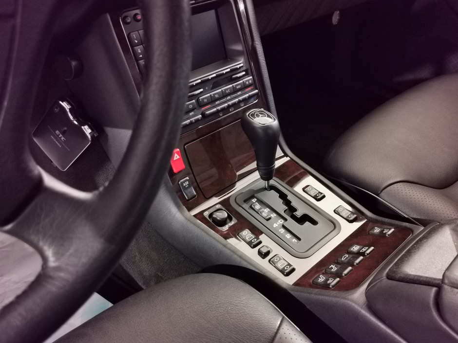 Wnętrze Mercedesa W140 (klasa S) z przebiegiem 80 tys. km. Ma ok. 30 lat, jest jak nowe