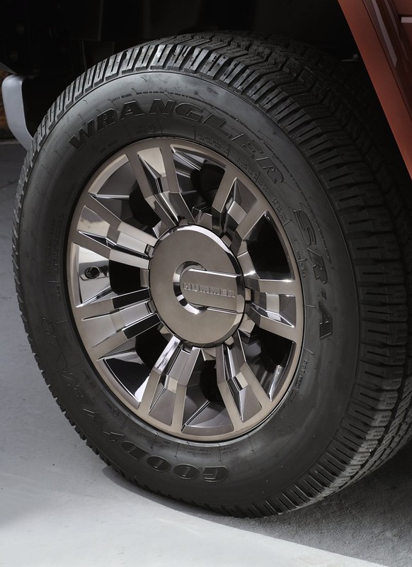 Hummer H2 Black Chrome Limited Edition: nowa seria na rok 2009