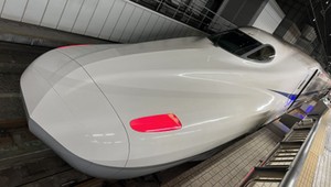 Jechałem Shinkansenem. Ten pociąg się nie spóźnia, mknie 300 km/h i nikt nigdy w nim nie zginął