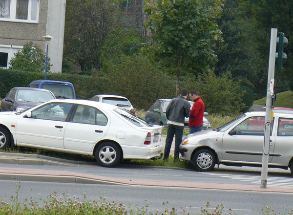 Jak uniknąć pułapek w ubezpieczeniu samochodu?