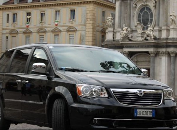 Lancia Voyager: włoska nowość z bagażem doświadczeń