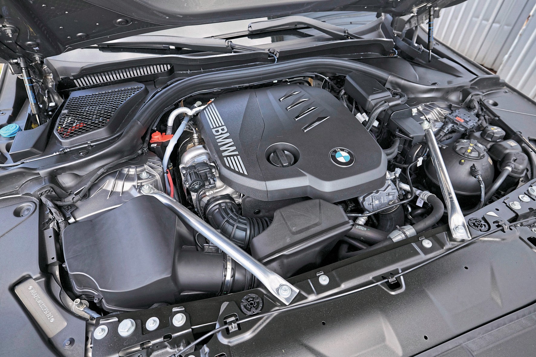 Oba pracują tak kulturalnie, że momentami trudno poczuć i usłyszeć, że pod maską pracują silniki wysokoprężne