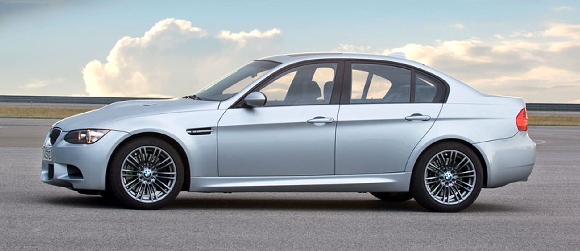 BMW M3 model 2009: zmiany wewnątrz i nowy tył