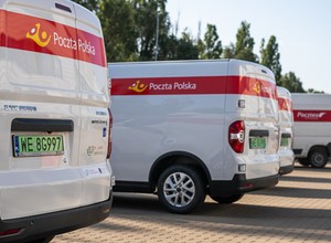 Poczta Polska modernizuje flotę dostawczaków. Nietypowe vany za 4 mln zł