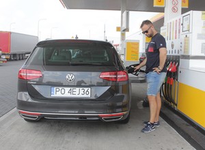 Drogo, drożej! Sprawdzamy ceny paliw na stacjach przy autostradzie!