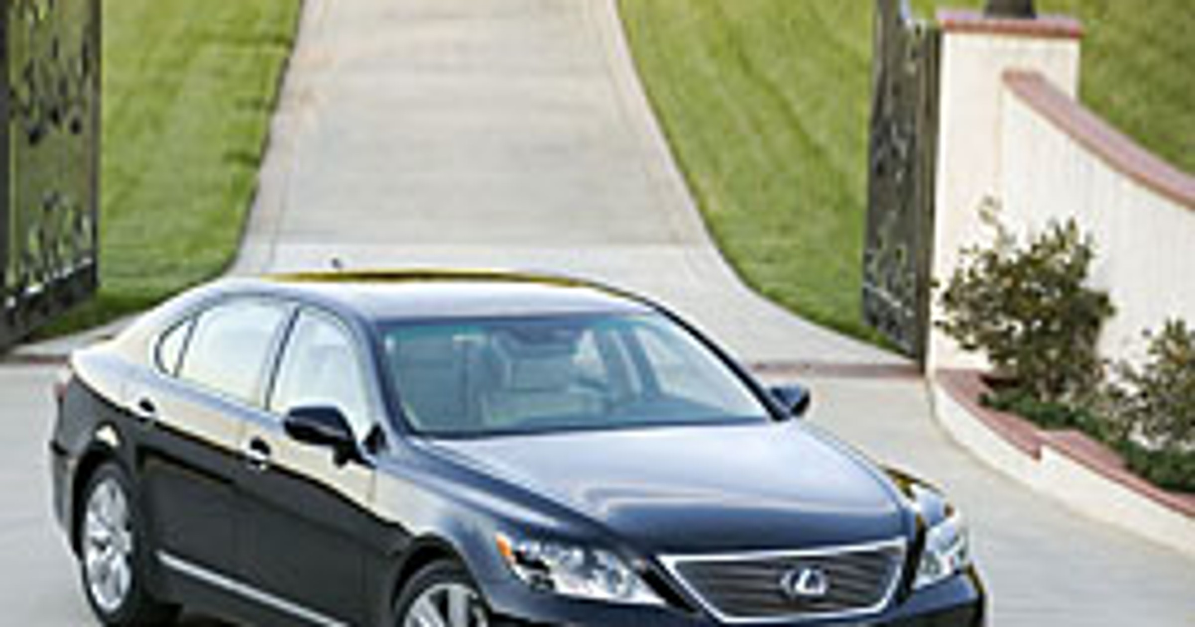 Lexus w Genewie: dwa sportowe modele i hybrydowy LS 600h