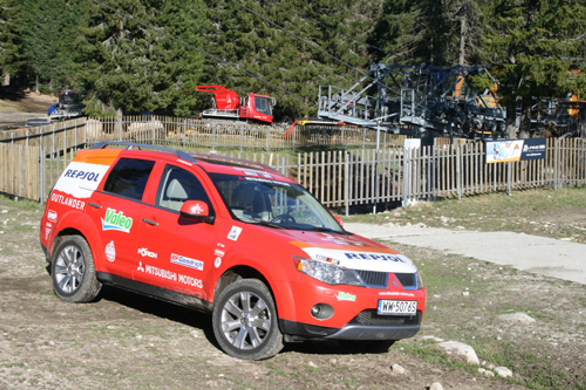 Mitsubishi Outlander - Doskonały z niego kibic!