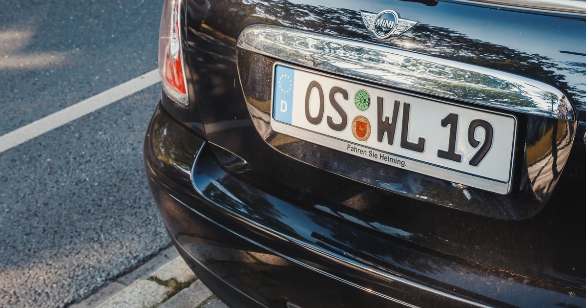 Dlaczego Niemcy zmienili  czcionkę tablic rejestracyjnych na FE-Schrift? Odpowiedź jest prosta