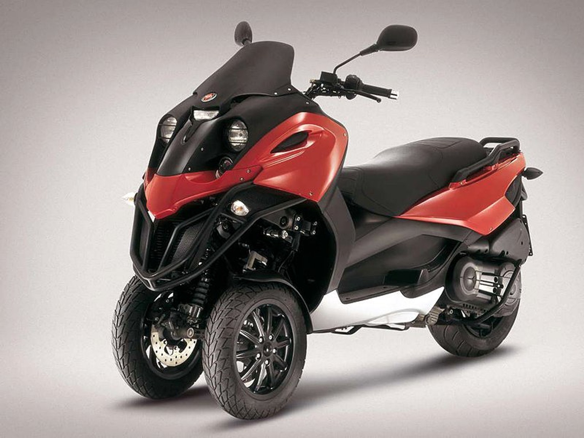 Gilera Fuoco 500 i Piaggio MP3 400: trójkołowcem do pracy