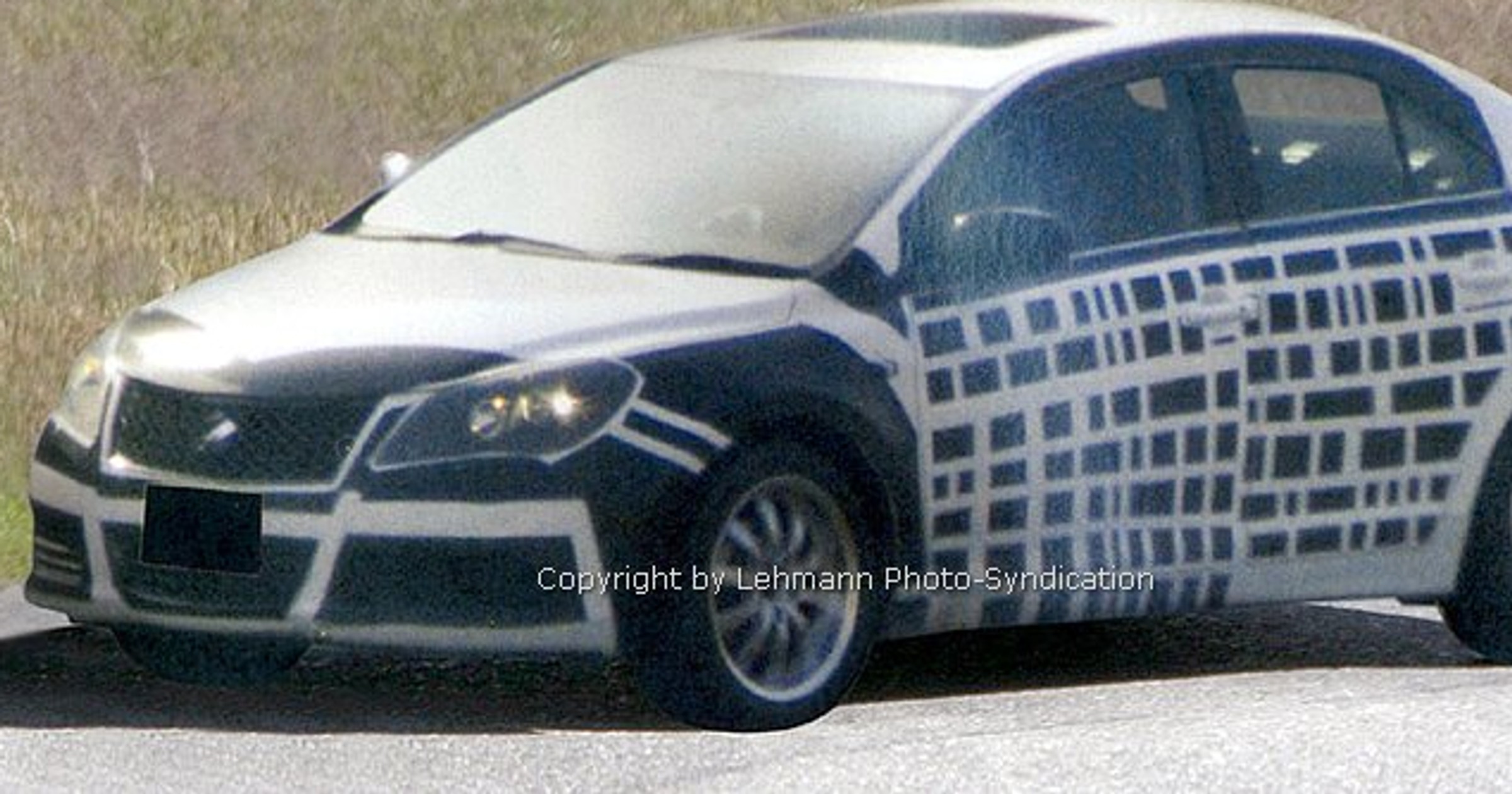 Zdjęcia szpiegowskie: Suzuki Kizashi – nowy sedan nadjeżdża (pierwsze zdjęcie)