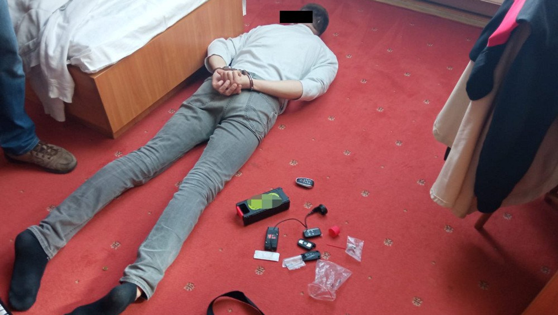 Policjanci z Warszawy złapali dwóch złodziei samochodów. Dorwali ich w Kielcach