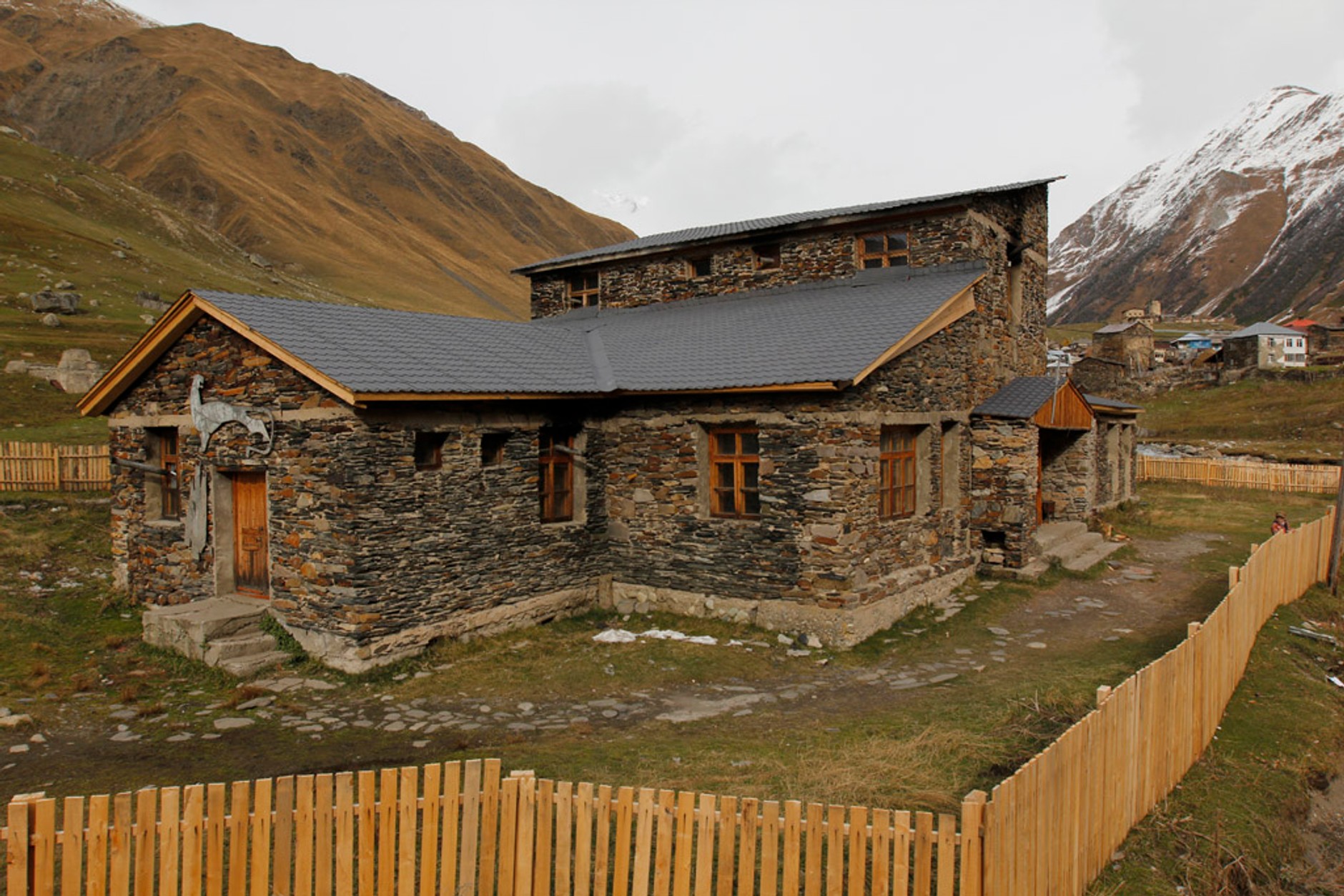 Auto Świat 4x4 Expedition: toast za Gruzję