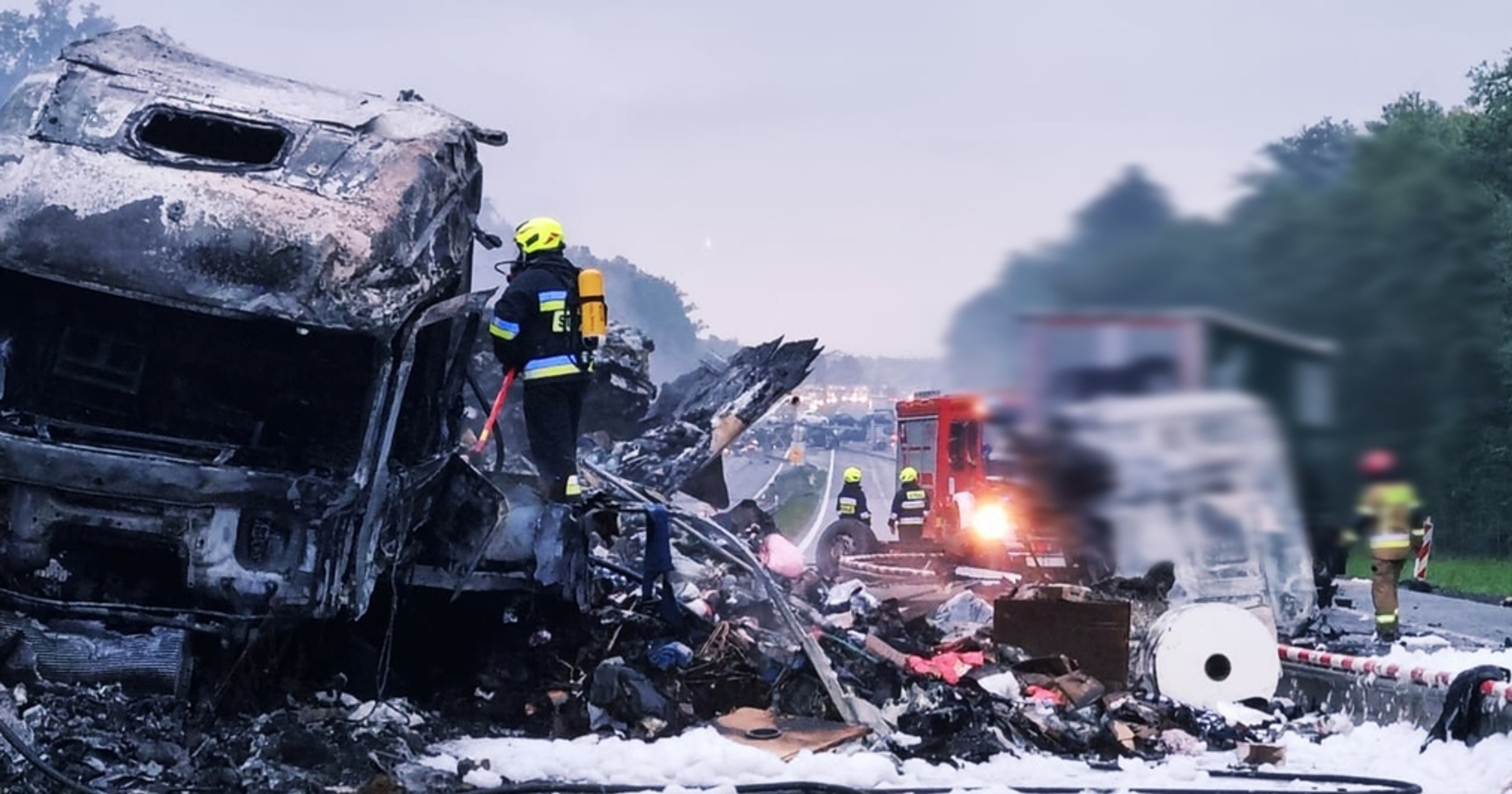 W tragicznym wypadku, do którego doszło na autostradzie A4, zginęła jedna osoba. Droga została całkowicie zablokowana 