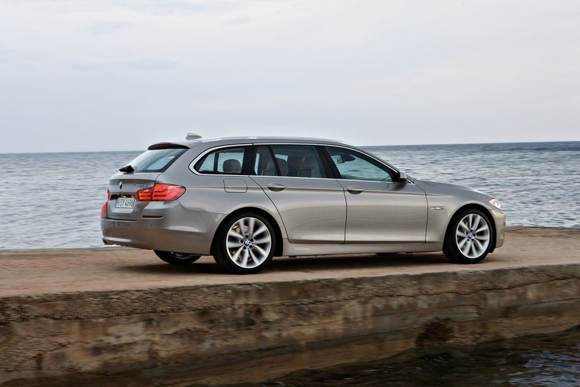 BMW5 Touring rok modelowy 2011 – zdjęcia i dane techniczne