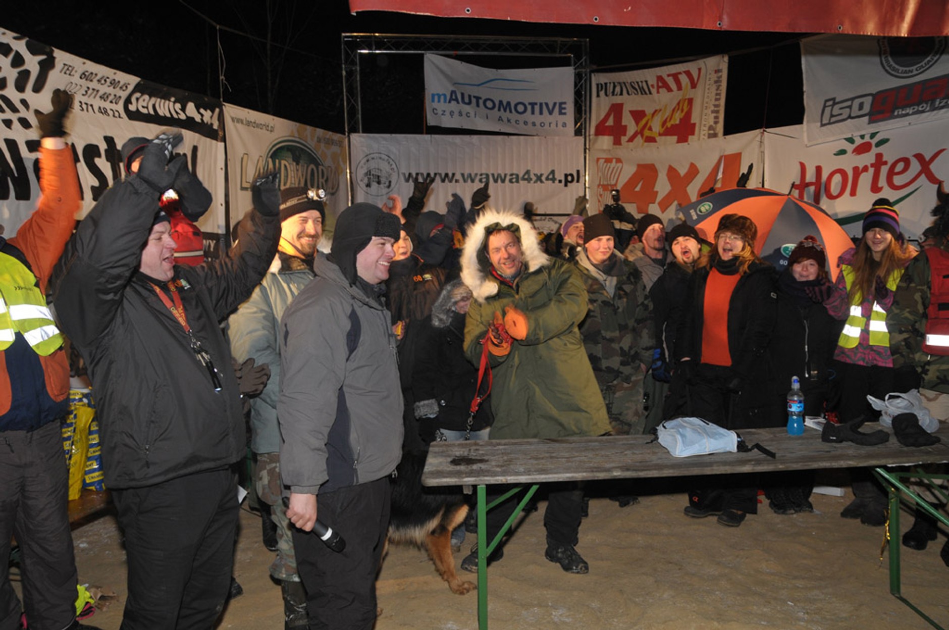 Terenowa integracja „dla choinki” pod znakiem śniegu i mrozu