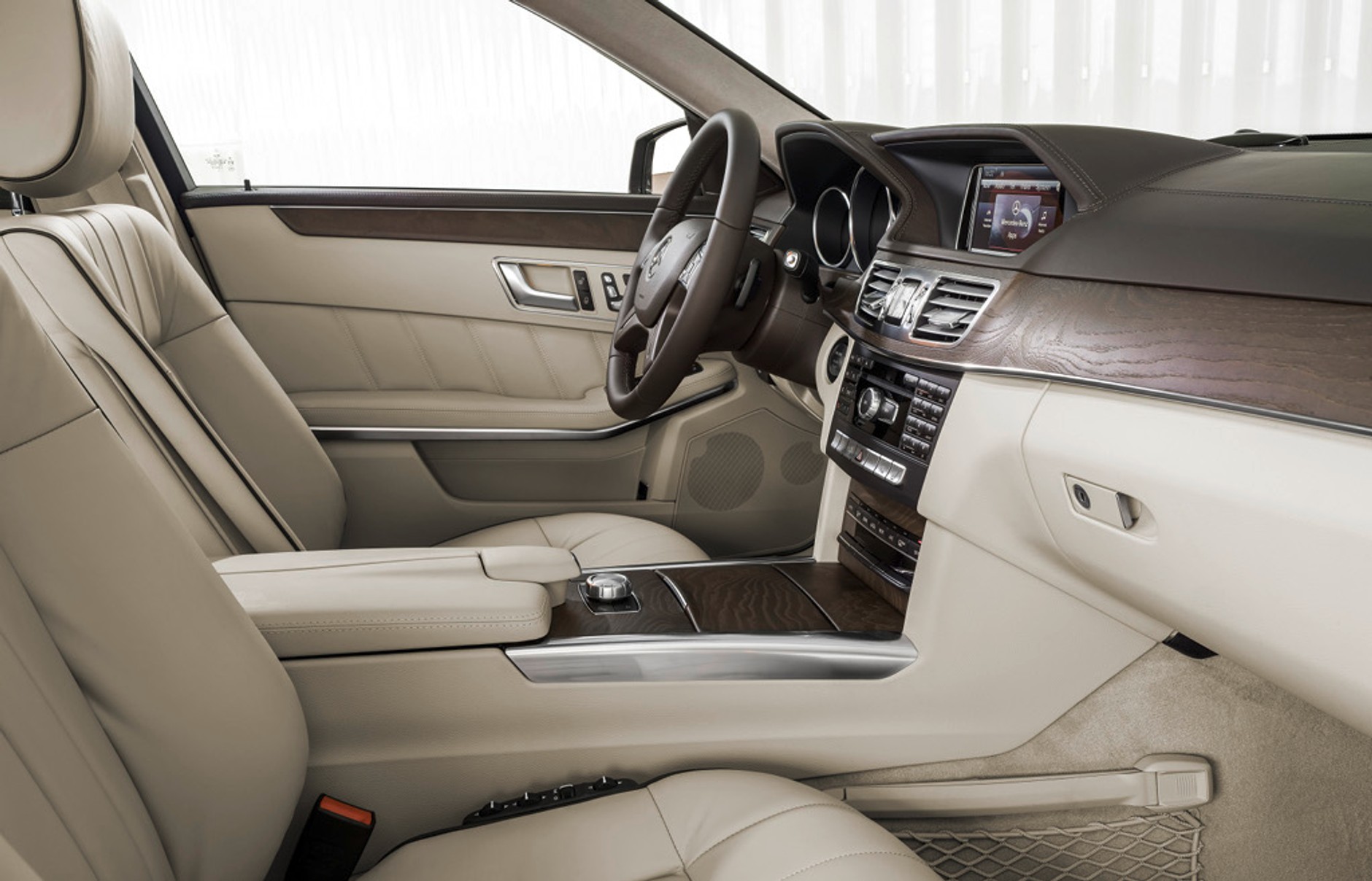 Nowy Mercedes Klasy E to aspiracje godne klasy S