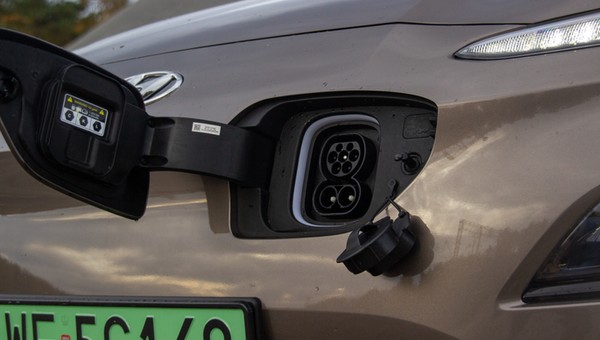 Sprawdzamy, jak działa system dopłat do aut elektrycznych. Wnioski są rozpatrywane, ale... 