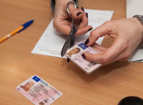 Mija termin badań lekarskich, a nie ma jak ich zrobić: czy stracę prawo jazdy? A co z badaniem technicznym auta?