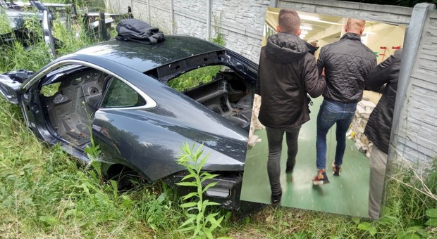 Krakowscy policjanci rozbili gang złodziei luksusowych aut. Jest 17 oskarżonych