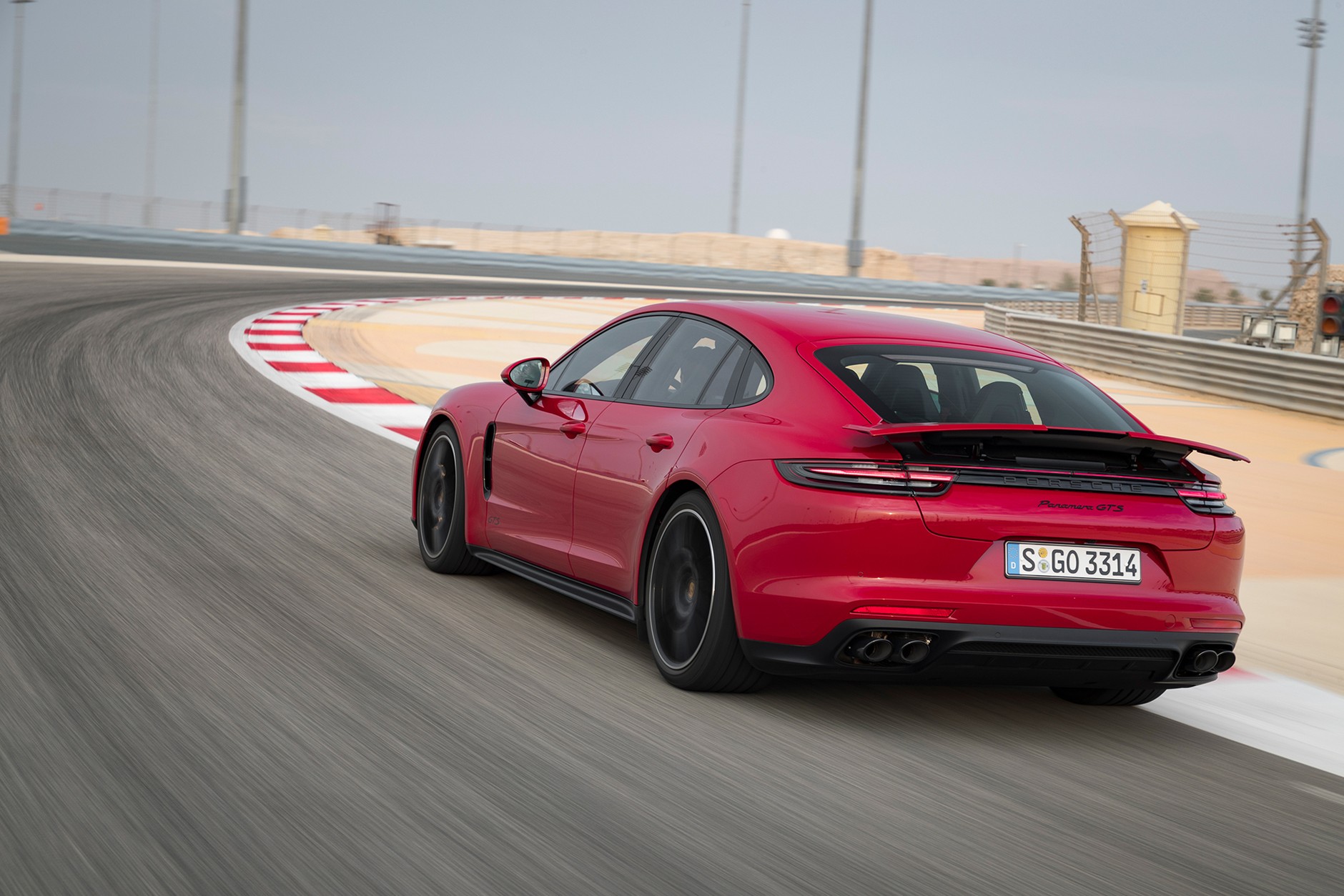 Porsche Panamera GTS - rodzinna rakieta