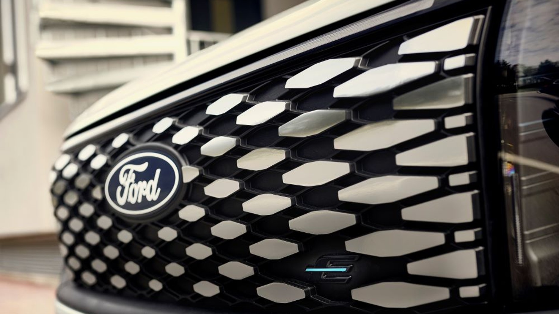 Ford E-Tourneo Courier