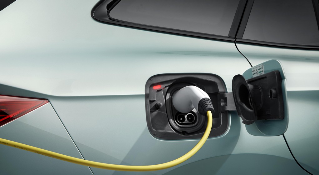 Skoda Enyaq iV przejedzie nawet 534 km na jednym ładowaniu, a naładujesz ją już w 38 minut