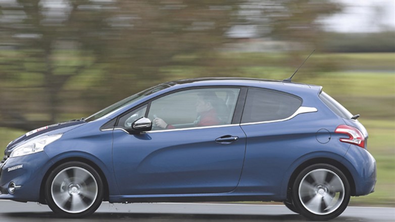 Sprawdziliśmy jak jeździ Peugeot 208