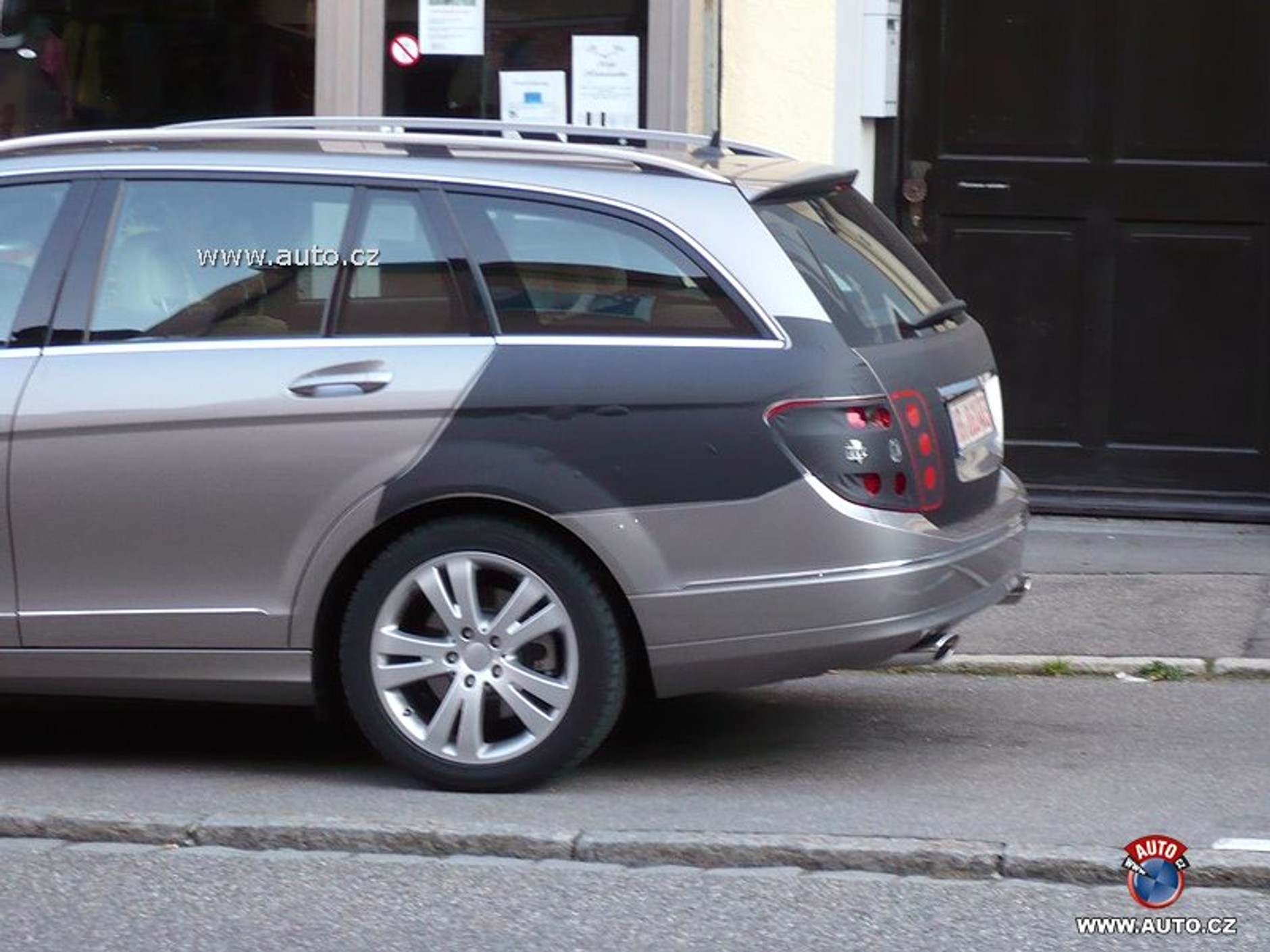 Zdjęcia szpiegowskie: Kombi Mercedes-Benz klasy C w zbliżeniu (premiera już wkrótce)