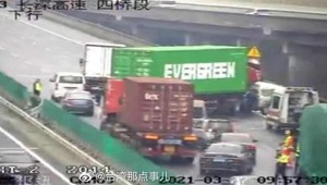 Evergreen tym razem zablokował autostradę – pech nie opuszcza tajwańskiej firmy