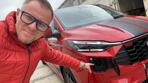 Oto Ford Transit Custom z hybrydą plug-in. Zaskakujący napęd