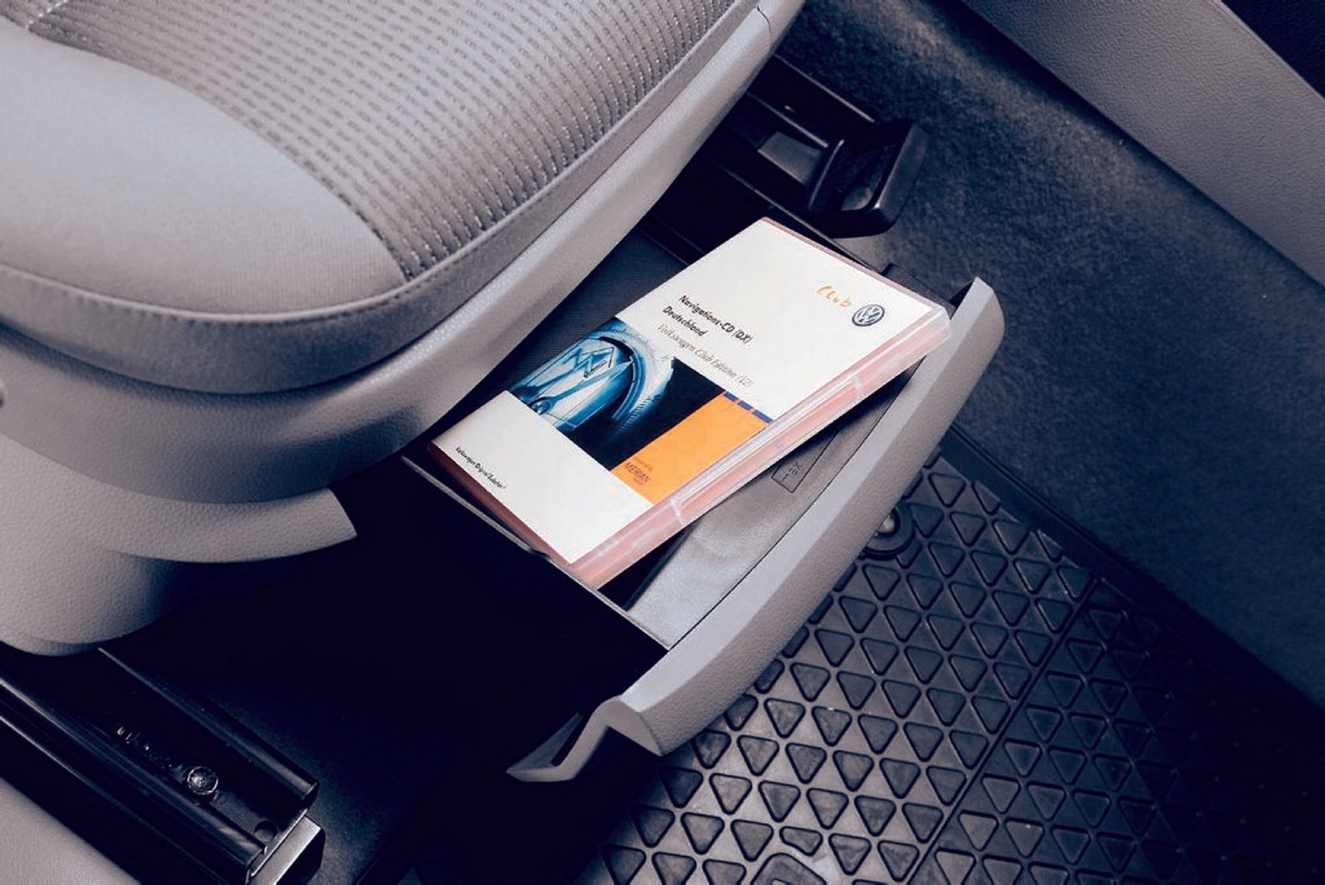 Volkswagen Caddy – schowki, półki