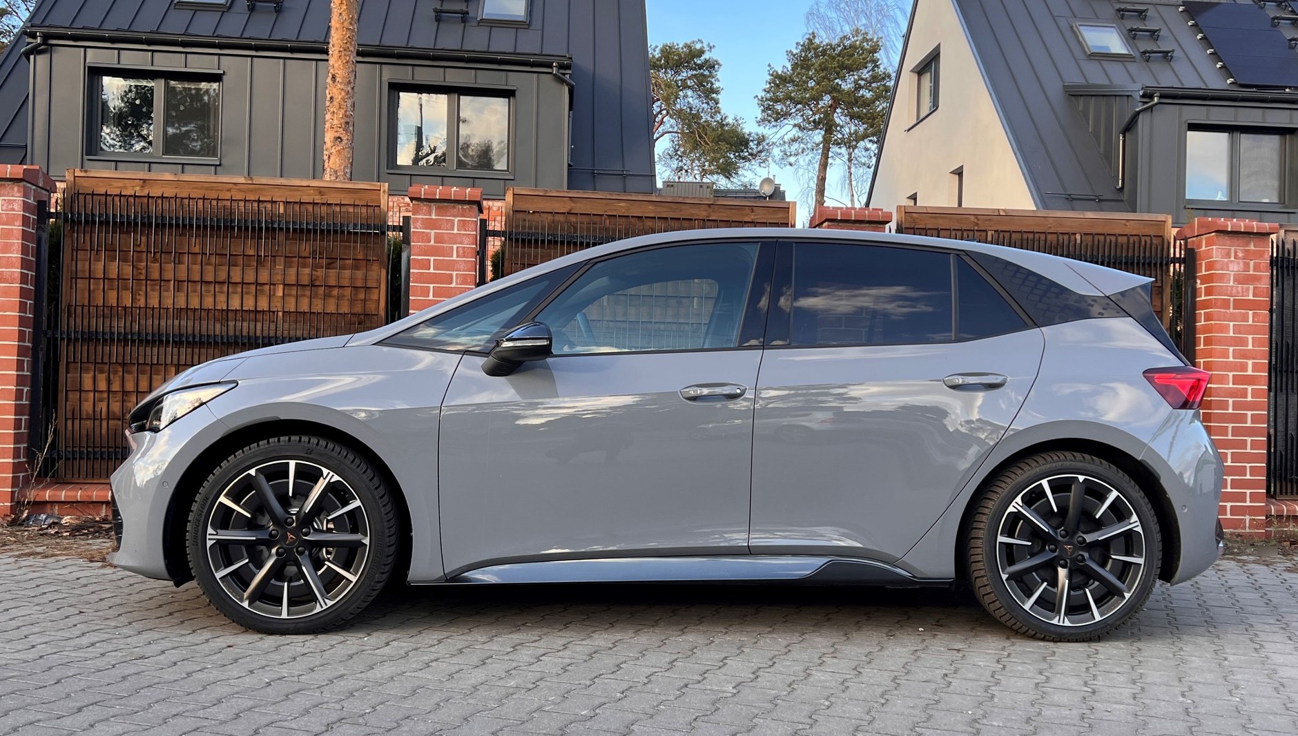 Cupra Born (wersja z akumulatorem 77 kWh i silnikiem 231 KM)