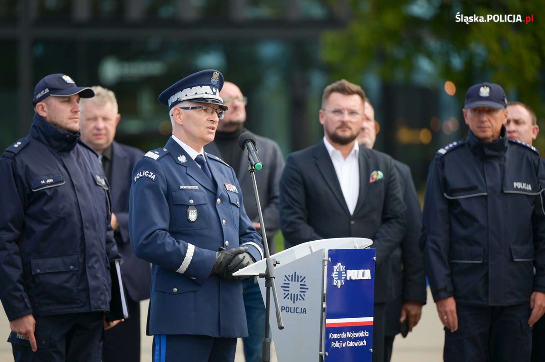Policjanci ze Śląska dostali nowe radiowozy. Są hybrydowe