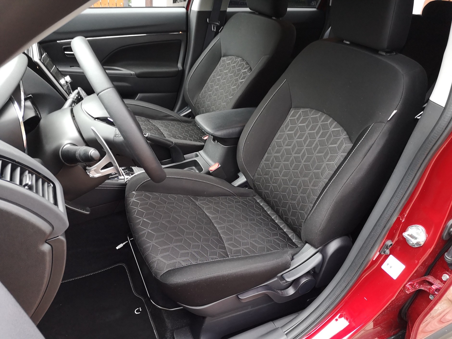 MItsubishi ASX 2.0/150 KM CVT: fotele bez wszechstronnej czy choćby precyzyjnej regulacji, ale dość wygodne