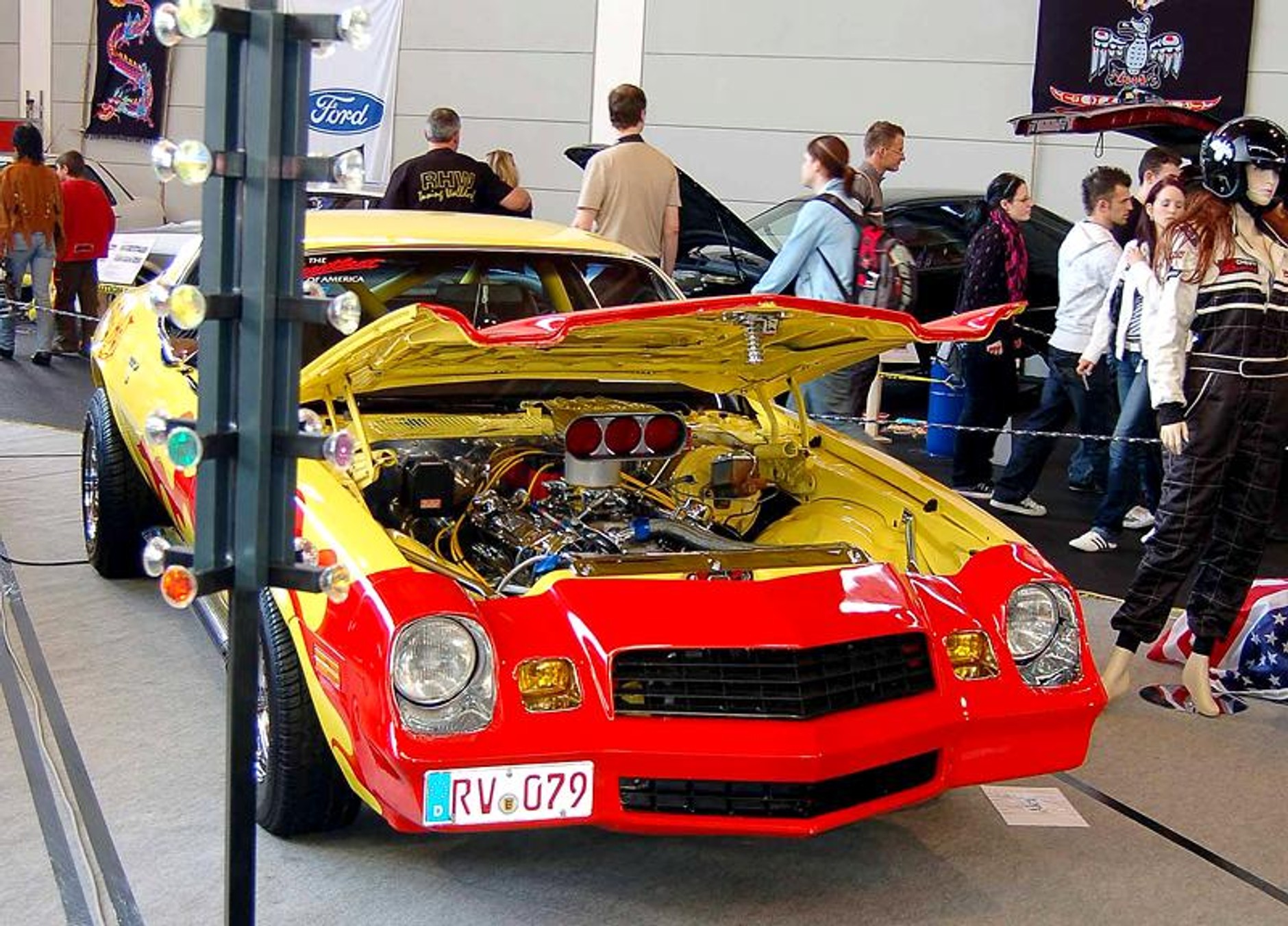 Tuning World Bodensee 2008: Golfy, drifting i dziewczyny -  fotogaleria (2)